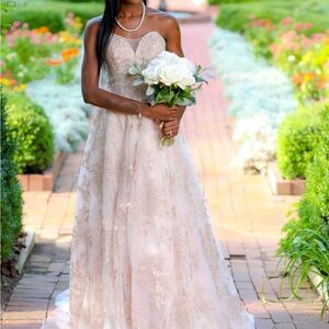 Wedding Dress / Ball Gown Dress / Formal Attire .